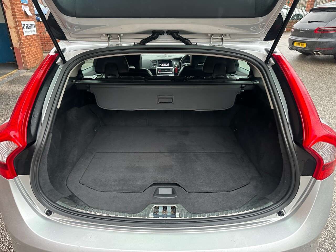 2018 VOLVO V60 2018 VOLVO V60