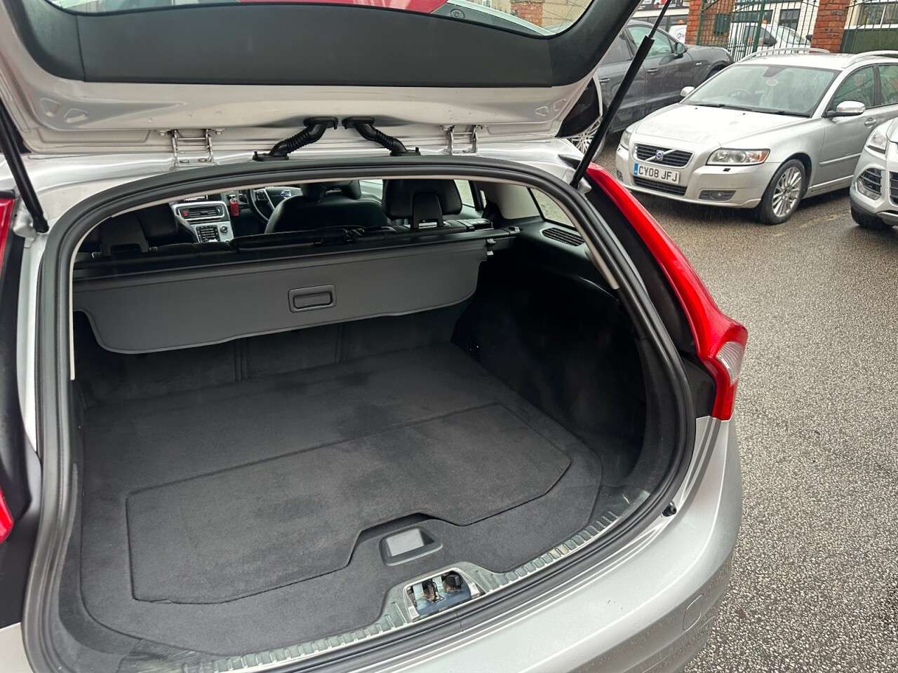 2018 VOLVO V60 2018 VOLVO V60