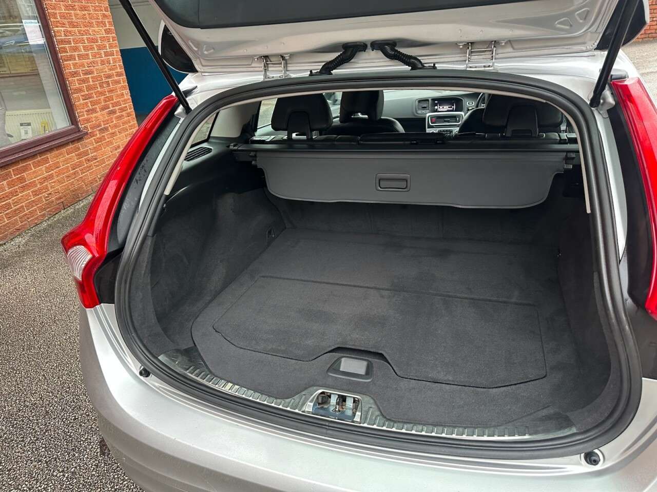 2018 VOLVO V60 2018 VOLVO V60