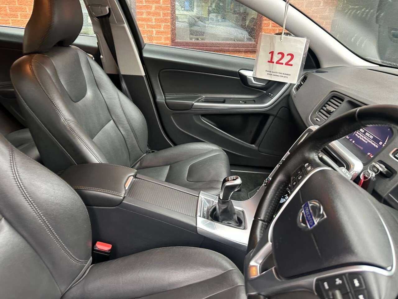 2018 VOLVO V60 2018 VOLVO V60