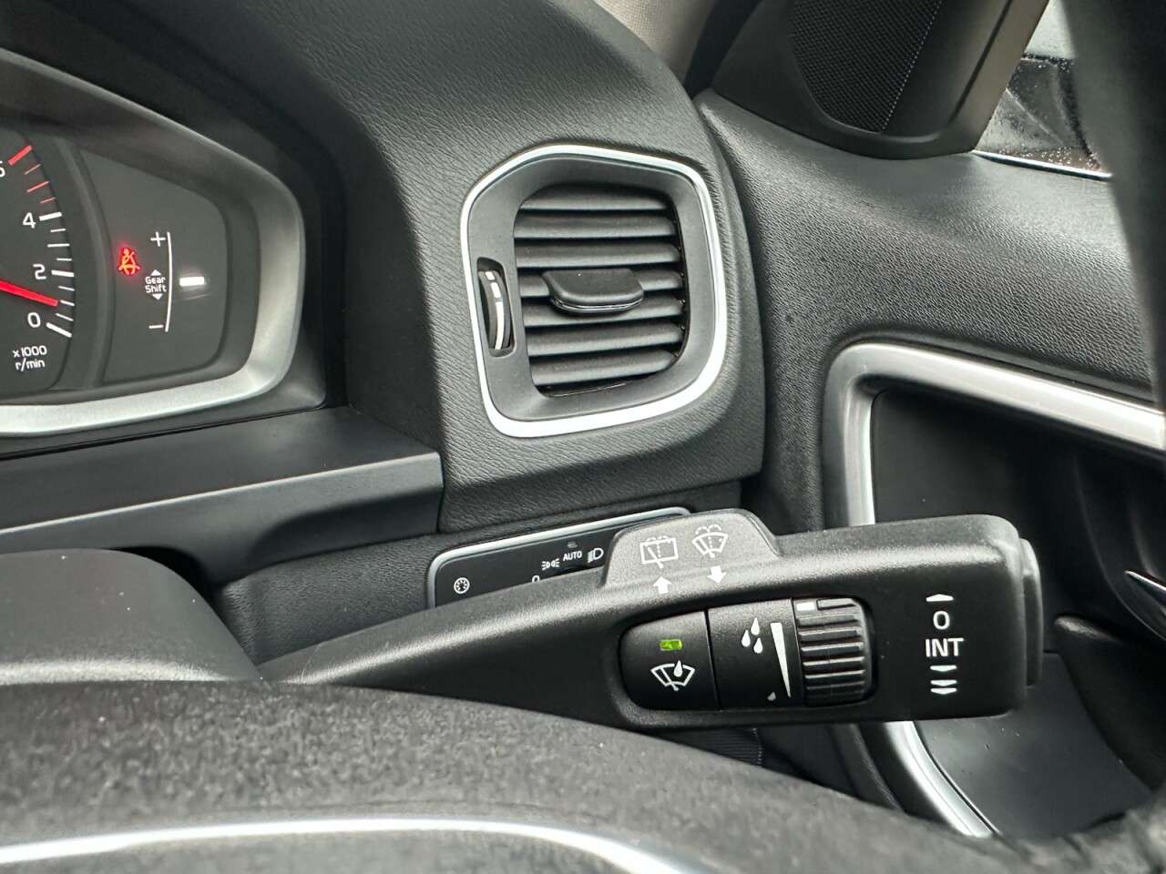 2018 VOLVO V60 2018 VOLVO V60