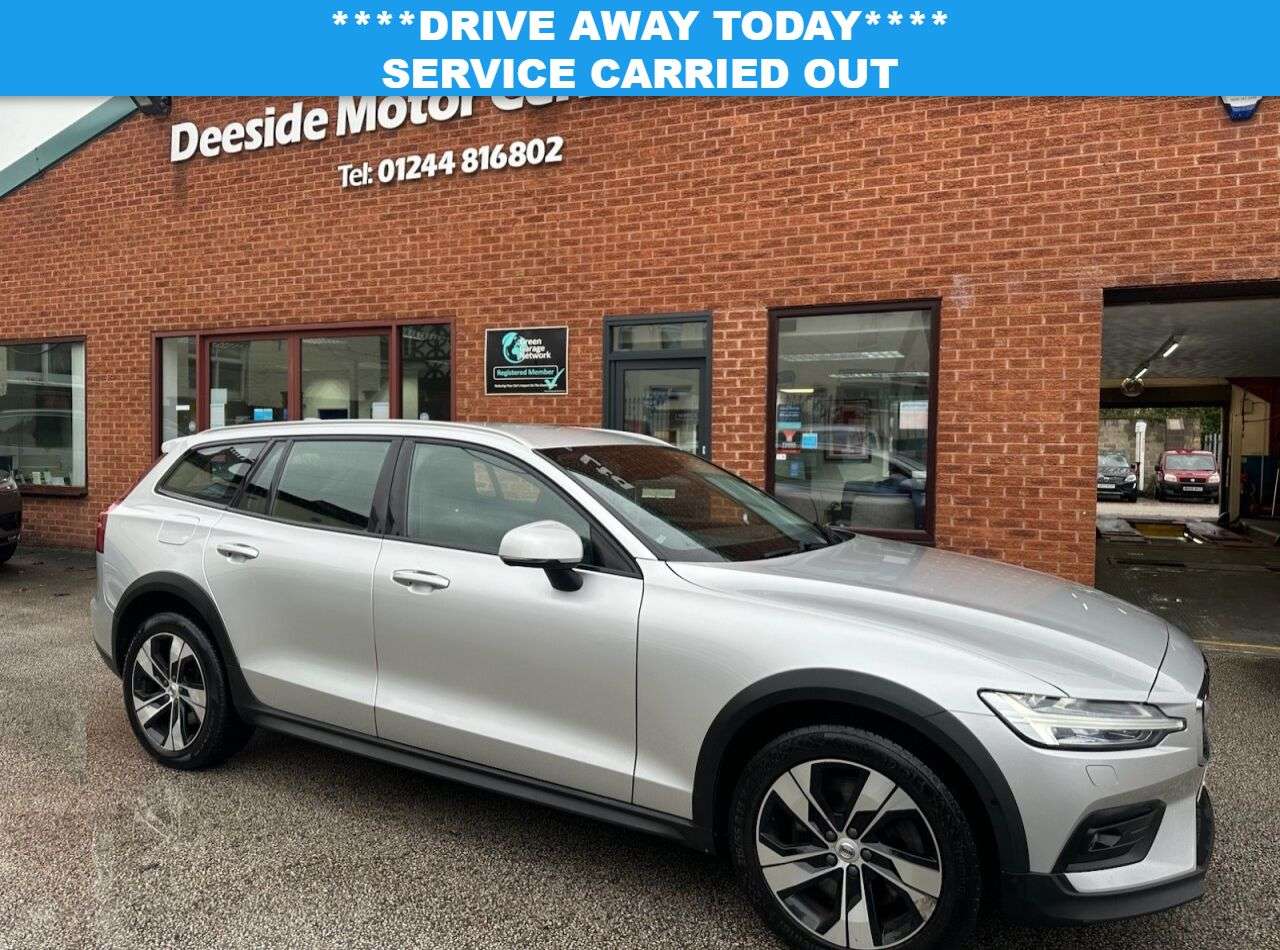 A 2020 VOLVO V60 CROSS COUNTRY 2.0 D4 Plus Estate 5dr Diesel Auto AWD Euro 6 (s/s) (190 ps) Front and rear A 2020 VOLVO V60 CROSS COUNTRY 2.0 D4 Plus Estate 5dr Diesel Auto AWD Euro 6 (s/s) (190 ps) Front and rear