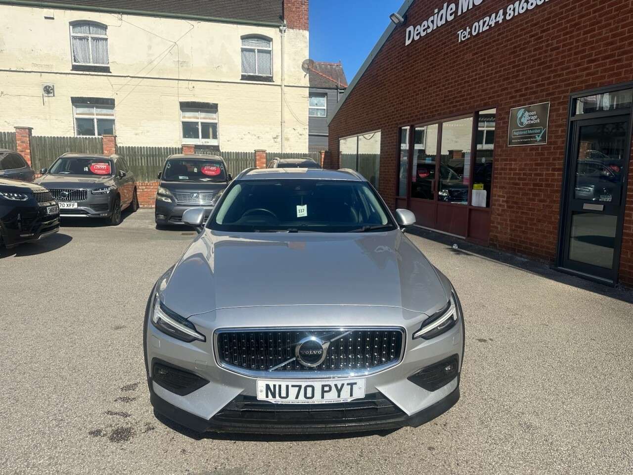 A 2020 VOLVO V60 CROSS COUNTRY 2.0 D4 Plus Estate 5dr Diesel Auto AWD Euro 6 (s/s) (190 ps) Front and rear A 2020 VOLVO V60 CROSS COUNTRY 2.0 D4 Plus Estate 5dr Diesel Auto AWD Euro 6 (s/s) (190 ps) Front and rear