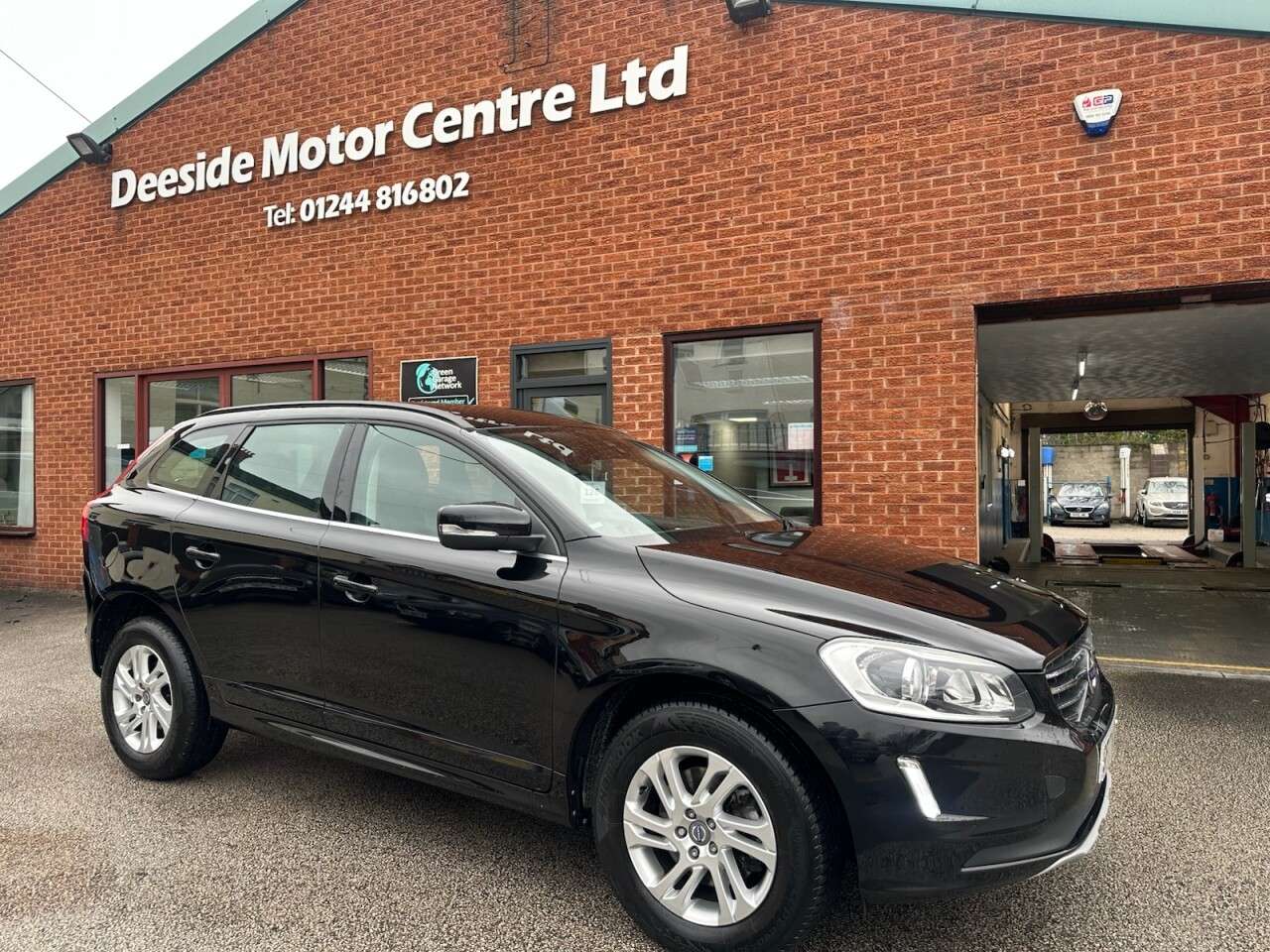 A 2017 VOLVO XC60 2.0 D4 SE Nav SUV 5dr Diesel Manual Euro 6 (s/s) (190 ps) A 2017 VOLVO XC60 2.0 D4 SE Nav SUV 5dr Diesel Manual Euro 6 (s/s) (190 ps)