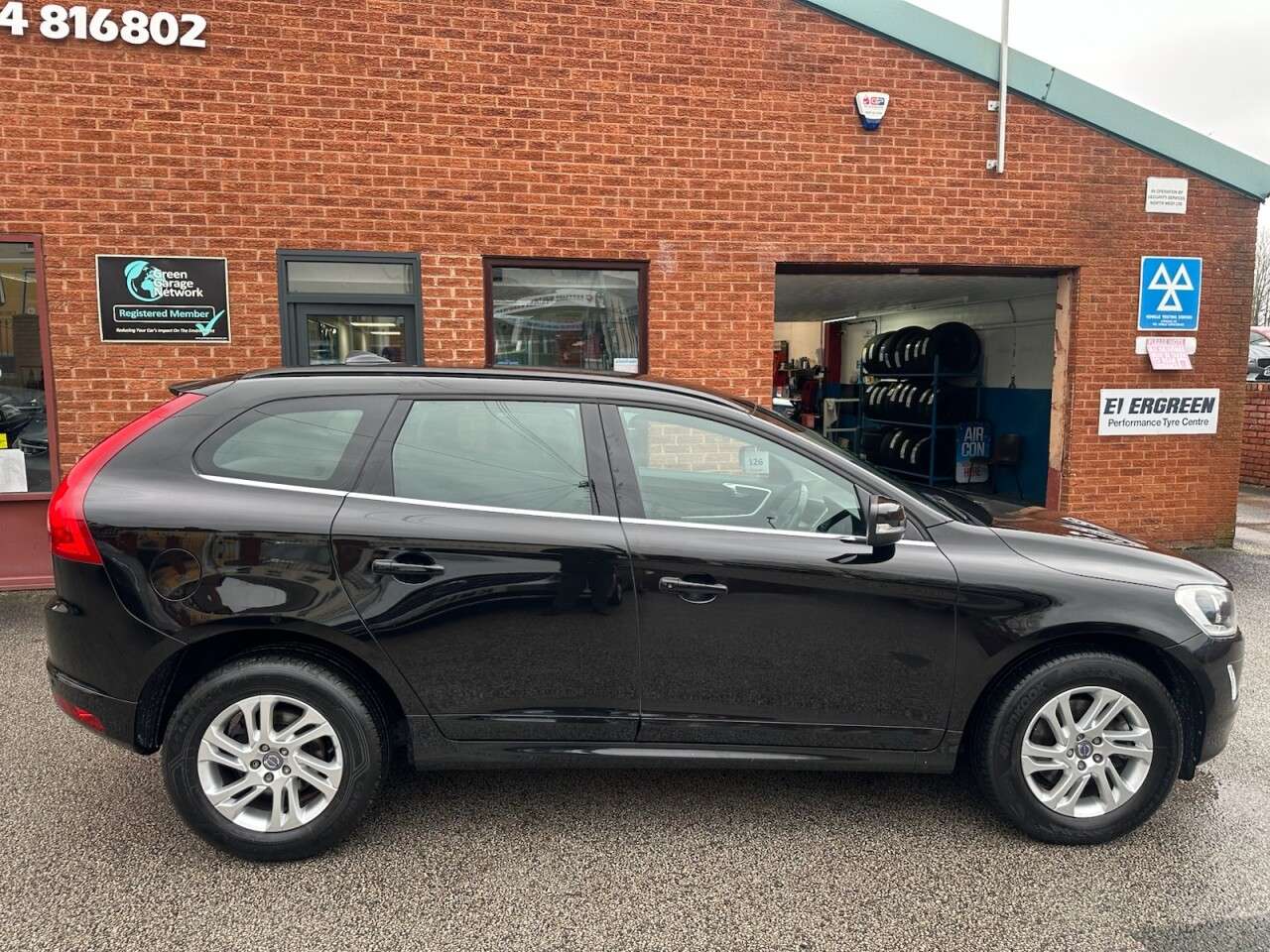 A 2017 VOLVO XC60 2.0 D4 SE Nav SUV 5dr Diesel Manual Euro 6 (s/s) (190 ps) A 2017 VOLVO XC60 2.0 D4 SE Nav SUV 5dr Diesel Manual Euro 6 (s/s) (190 ps)