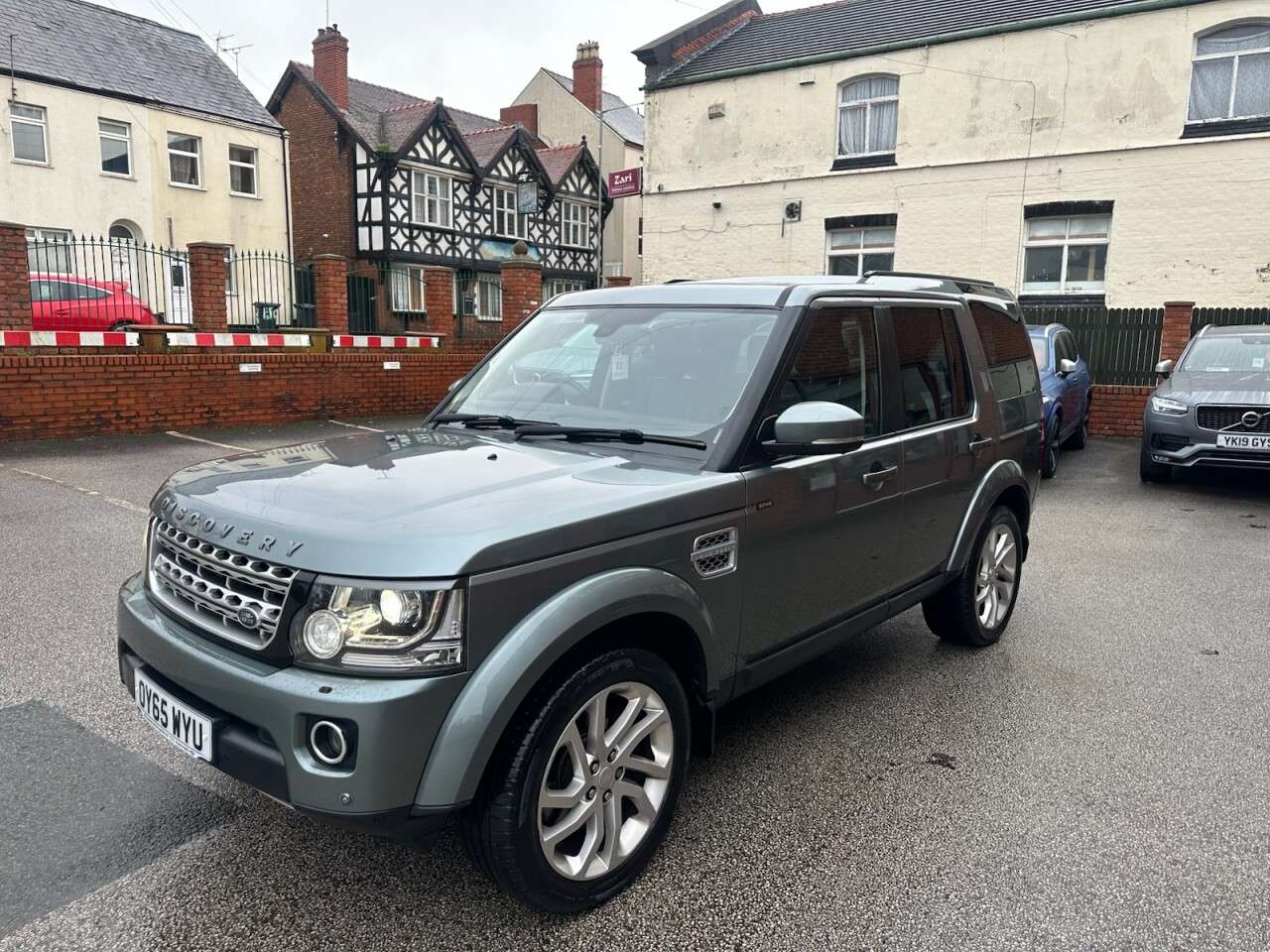 A 2015 LAND ROVER DISCOVERY 4 3.0 SD V6 HSE SUV 5dr Diesel Auto 4WD Euro 5 (s/s) (255 bhp) A 2015 LAND ROVER DISCOVERY 4 3.0 SD V6 HSE SUV 5dr Diesel Auto 4WD Euro 5 (s/s) (255 bhp)