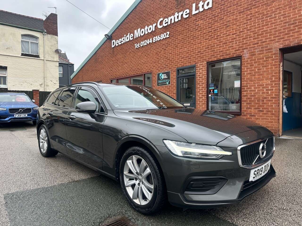 A 2019 VOLVO V60 2.0 D3 Momentum Plus Estate 5dr Diesel Manual Euro 6 (s/s) (150 ps) A 2019 VOLVO V60 2.0 D3 Momentum Plus Estate 5dr Diesel Manual Euro 6 (s/s) (150 ps)