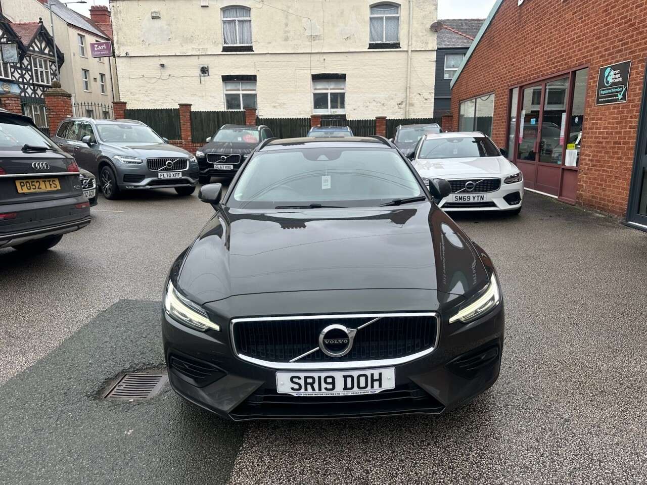 A 2019 VOLVO V60 2.0 D3 Momentum Plus Estate 5dr Diesel Manual Euro 6 (s/s) (150 ps) A 2019 VOLVO V60 2.0 D3 Momentum Plus Estate 5dr Diesel Manual Euro 6 (s/s) (150 ps)