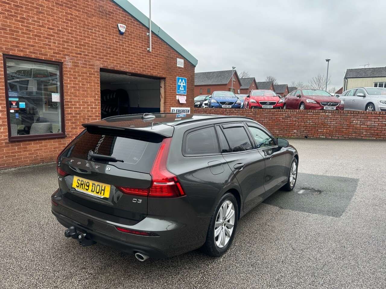 2019 VOLVO V60 2019 VOLVO V60