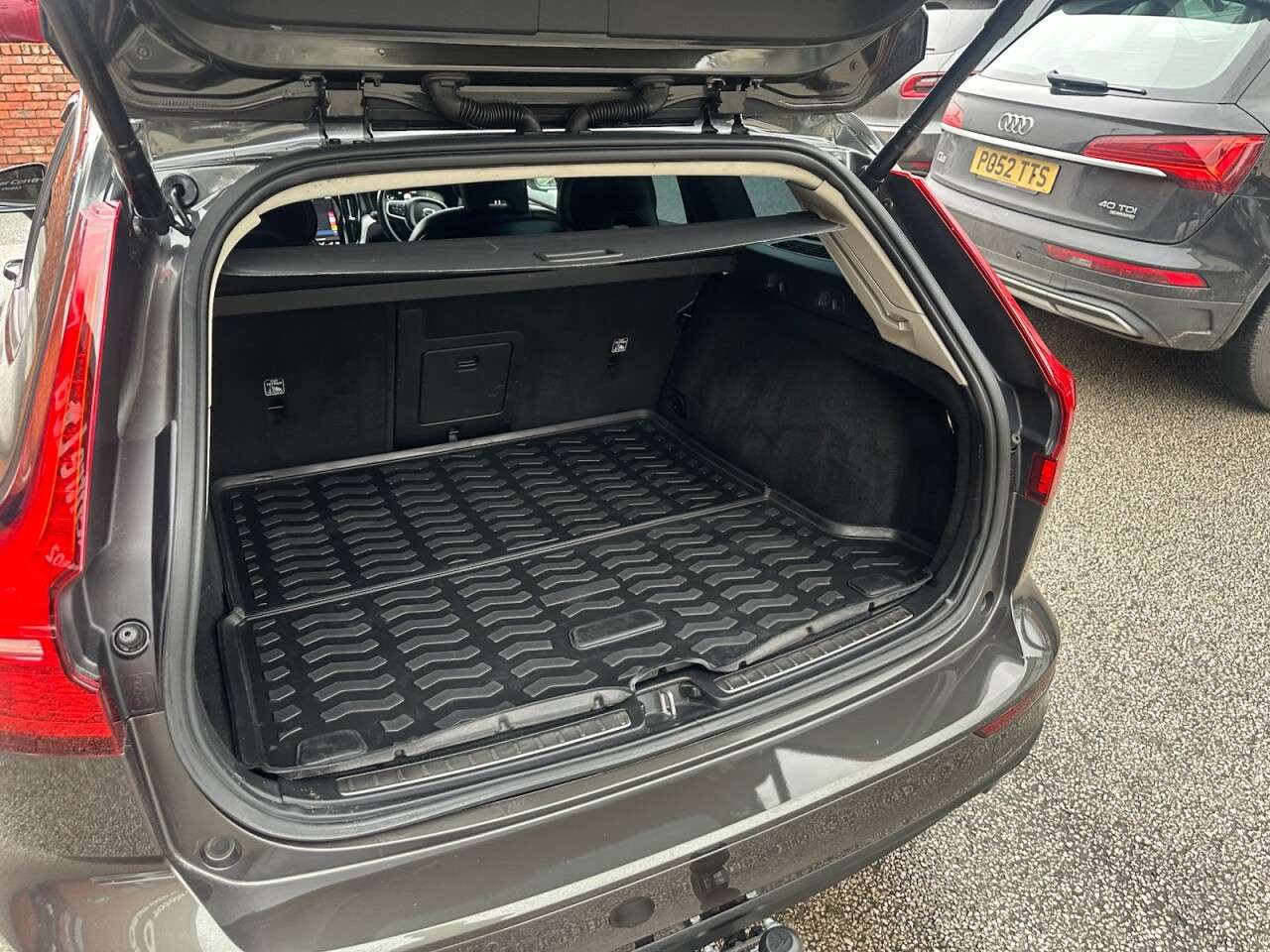 2019 VOLVO V60 2019 VOLVO V60