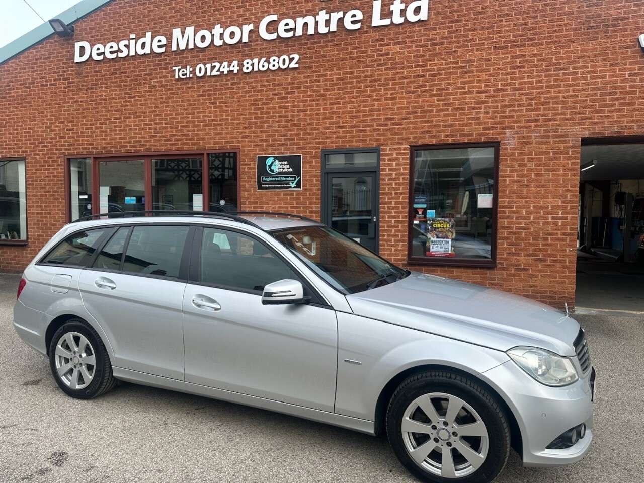 A 2011 MERCEDES-BENZ C-CLASS 2.1 C220 CDI BlueEfficiency SE Estate 5dr Diesel Manual Euro 5 (s/s) (170 p A 2011 MERCEDES-BENZ C-CLASS 2.1 C220 CDI BlueEfficiency SE Estate 5dr Diesel Manual Euro 5 (s/s) (170 p