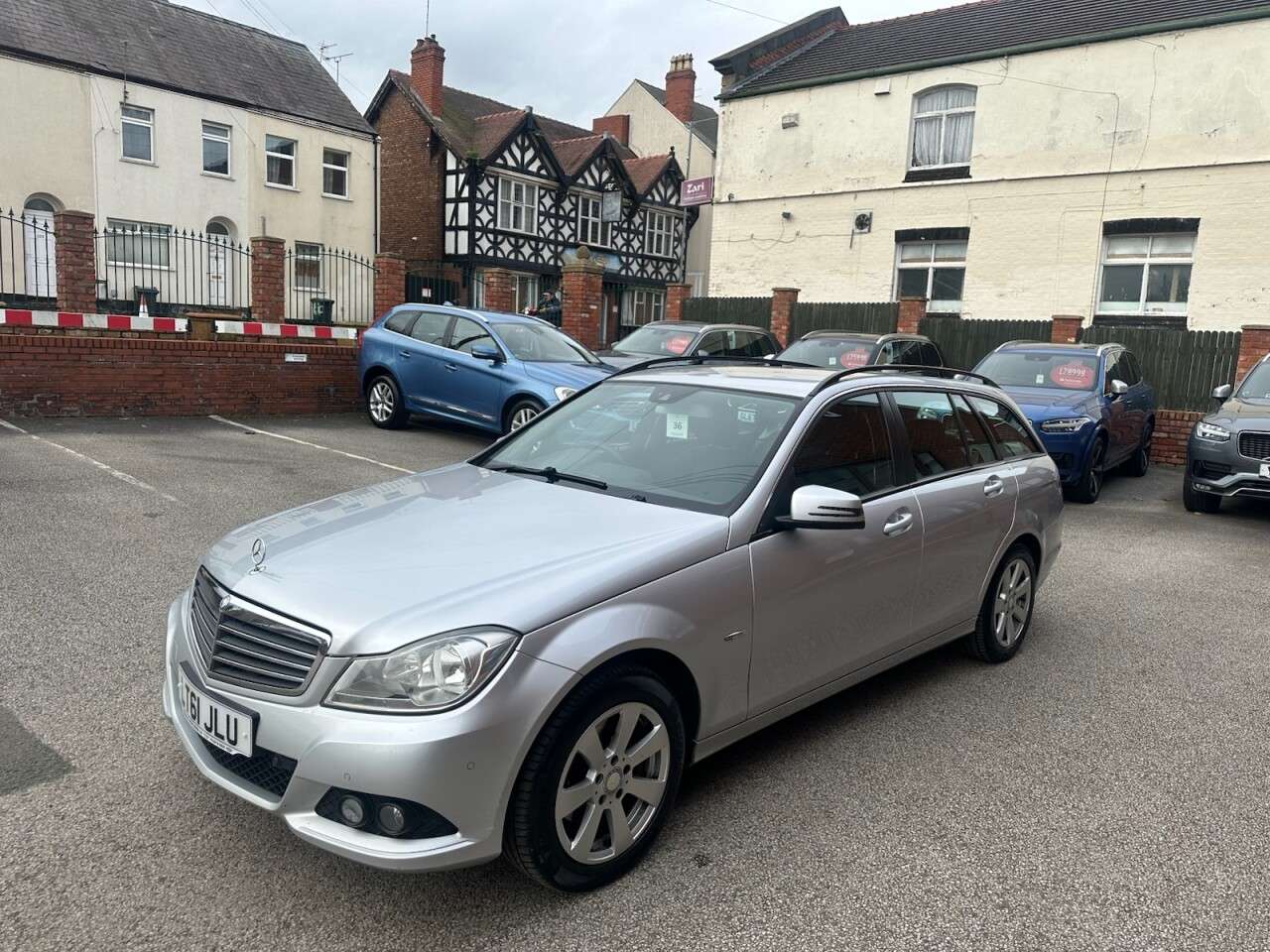 A 2011 MERCEDES-BENZ C-CLASS 2.1 C220 CDI BlueEfficiency SE Estate 5dr Diesel Manual Euro 5 (s/s) (170 p A 2011 MERCEDES-BENZ C-CLASS 2.1 C220 CDI BlueEfficiency SE Estate 5dr Diesel Manual Euro 5 (s/s) (170 p