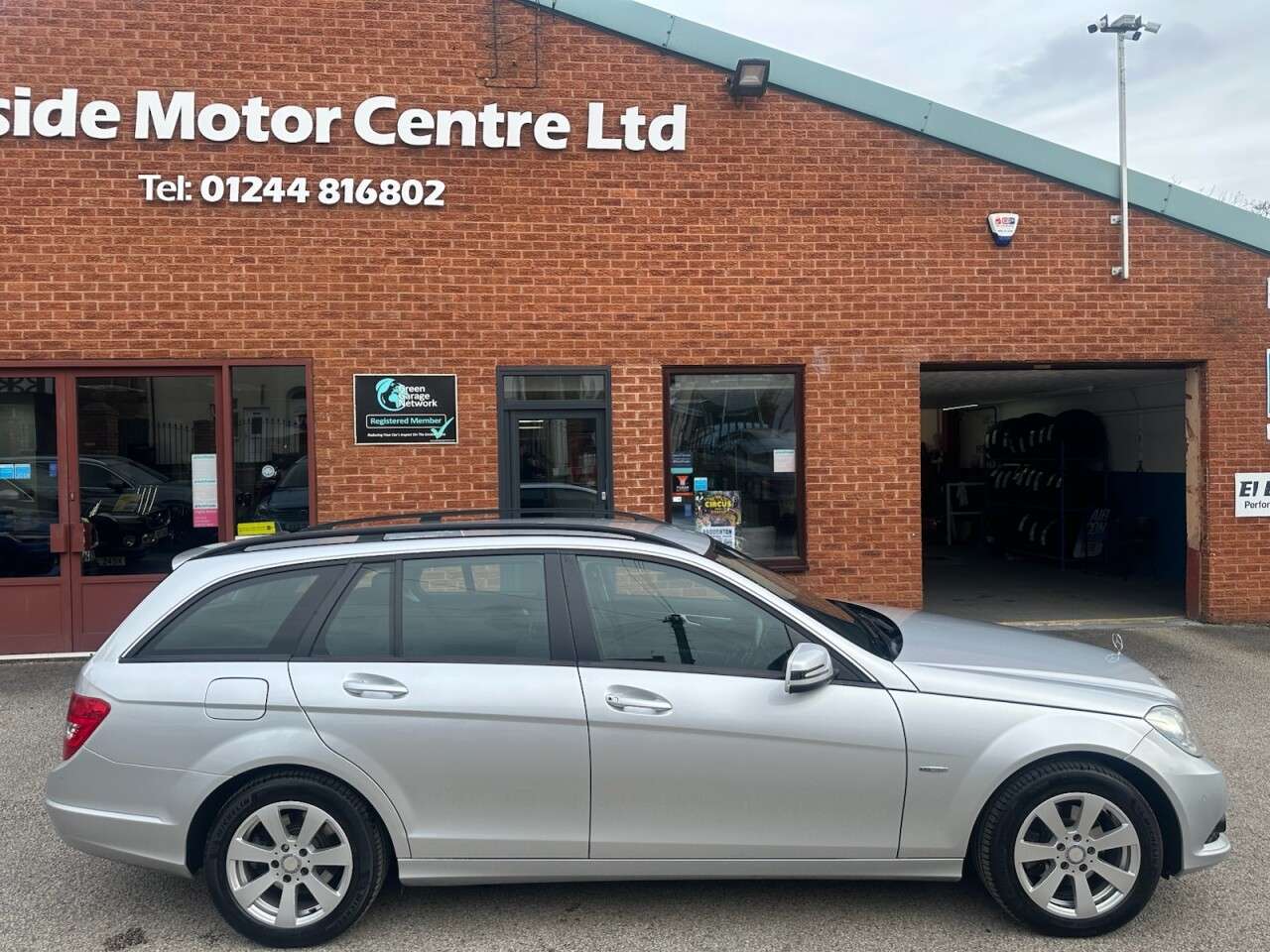 A 2011 MERCEDES-BENZ C-CLASS 2.1 C220 CDI BlueEfficiency SE Estate 5dr Diesel Manual Euro 5 (s/s) (170 p A 2011 MERCEDES-BENZ C-CLASS 2.1 C220 CDI BlueEfficiency SE Estate 5dr Diesel Manual Euro 5 (s/s) (170 p