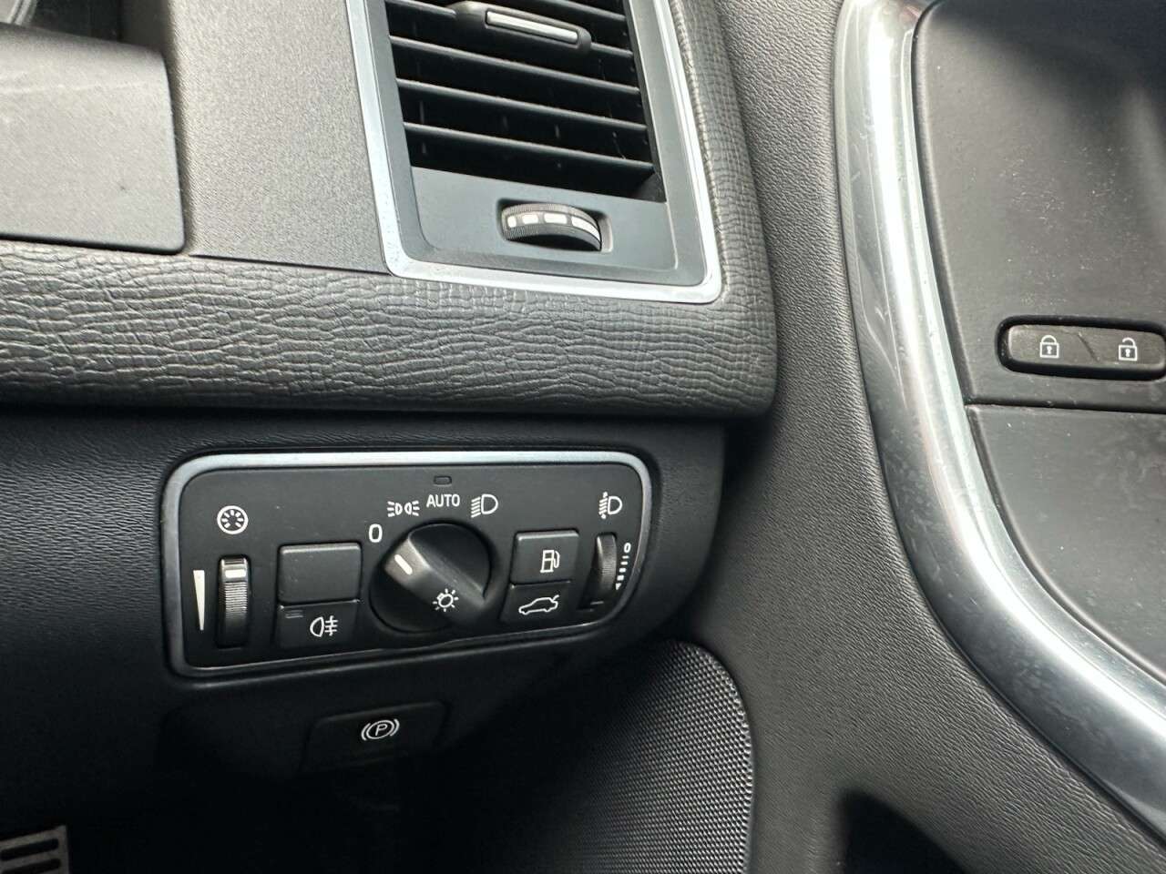 2016 VOLVO XC60 2016 VOLVO XC60