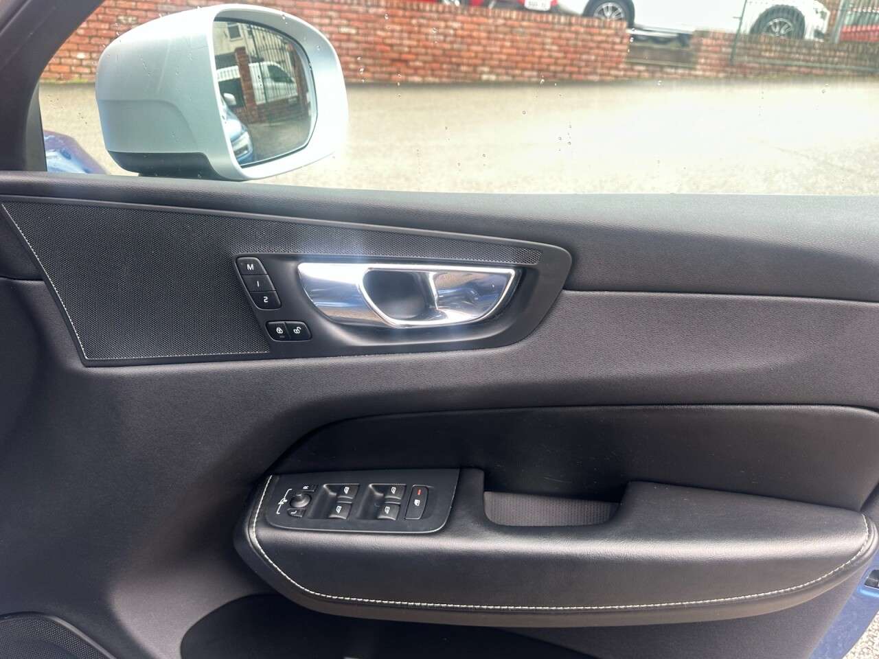 2017 VOLVO XC60 2017 VOLVO XC60