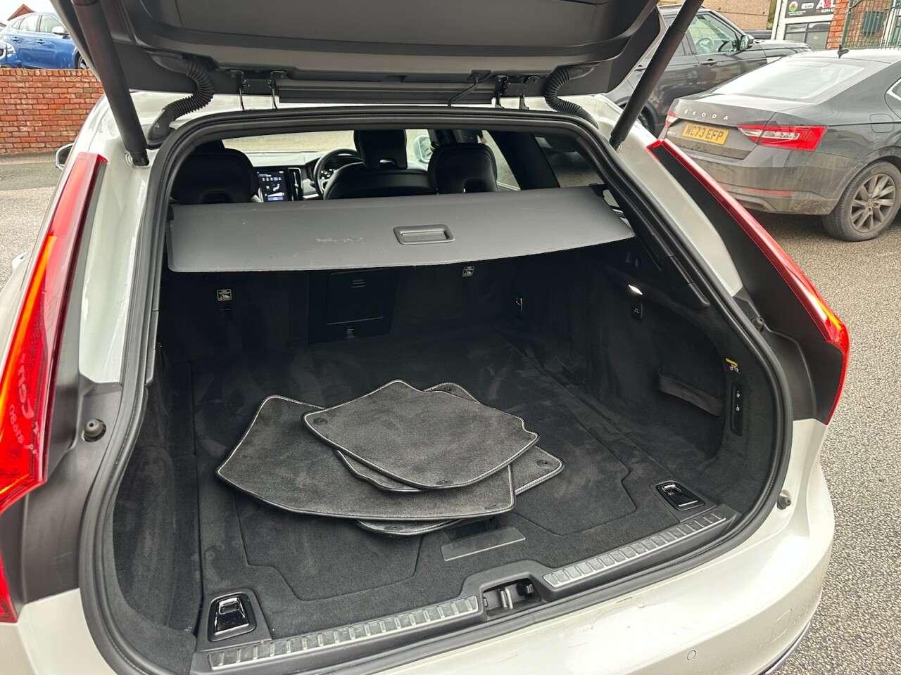 2019 VOLVO V90 2019 VOLVO V90