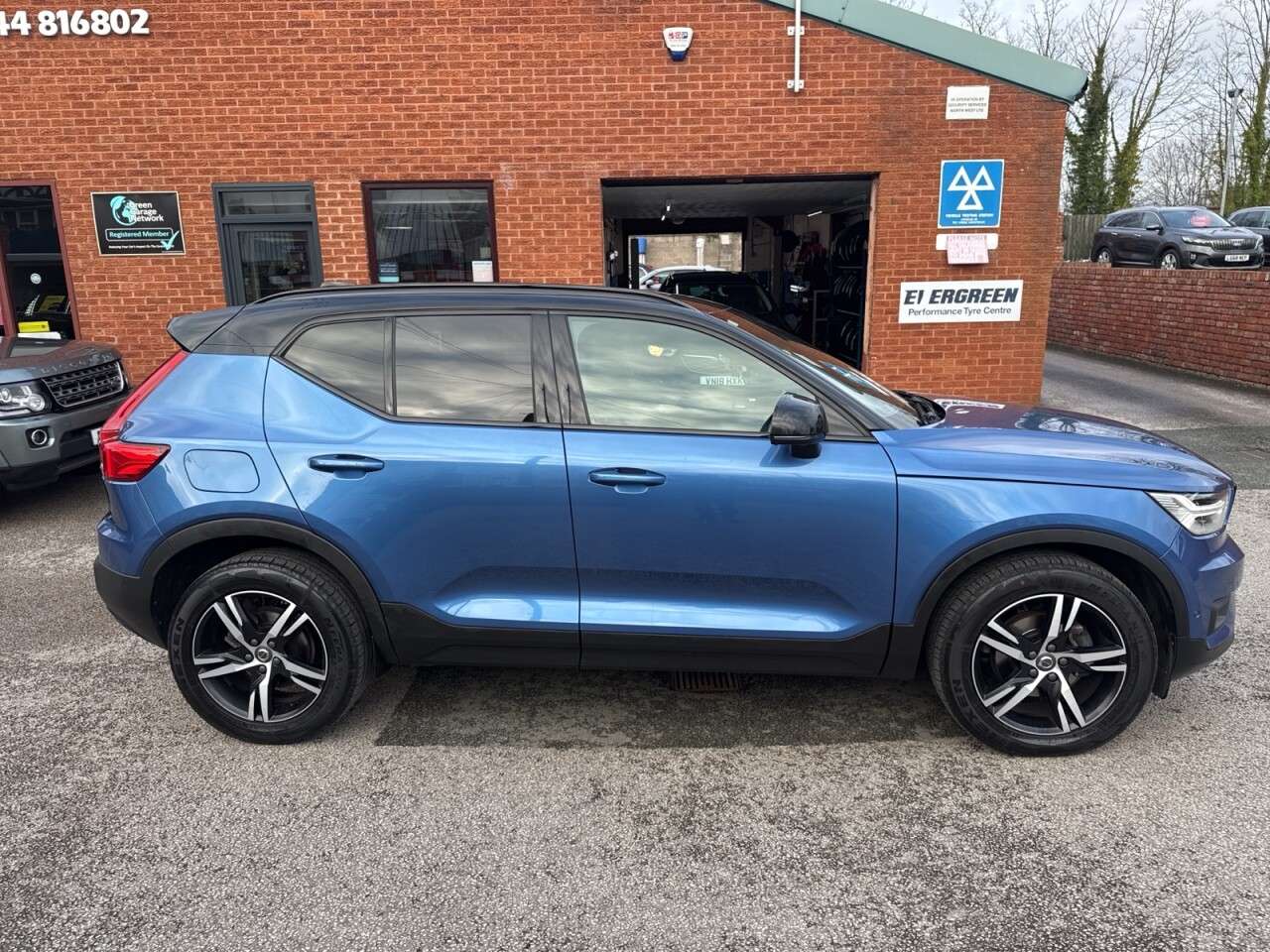 A 2020 VOLVO XC40 1.5 T3 R-Design SUV 5dr Petrol Auto Euro 6 (s/s) (163 ps) 360 Degree camera A 2020 VOLVO XC40 1.5 T3 R-Design SUV 5dr Petrol Auto Euro 6 (s/s) (163 ps) 360 Degree camera