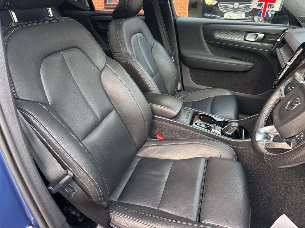 2020 VOLVO XC40 2020 VOLVO XC40