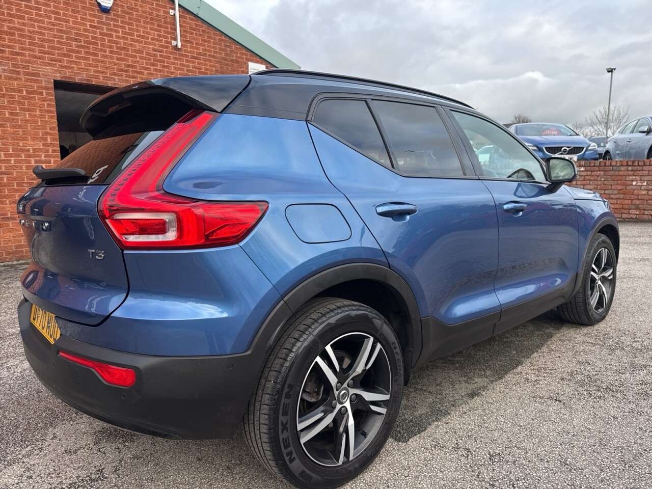 2020 VOLVO XC40 2020 VOLVO XC40