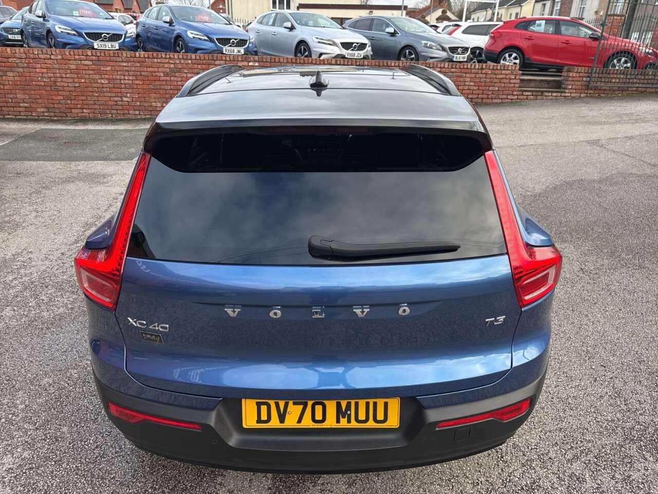 2020 VOLVO XC40 2020 VOLVO XC40