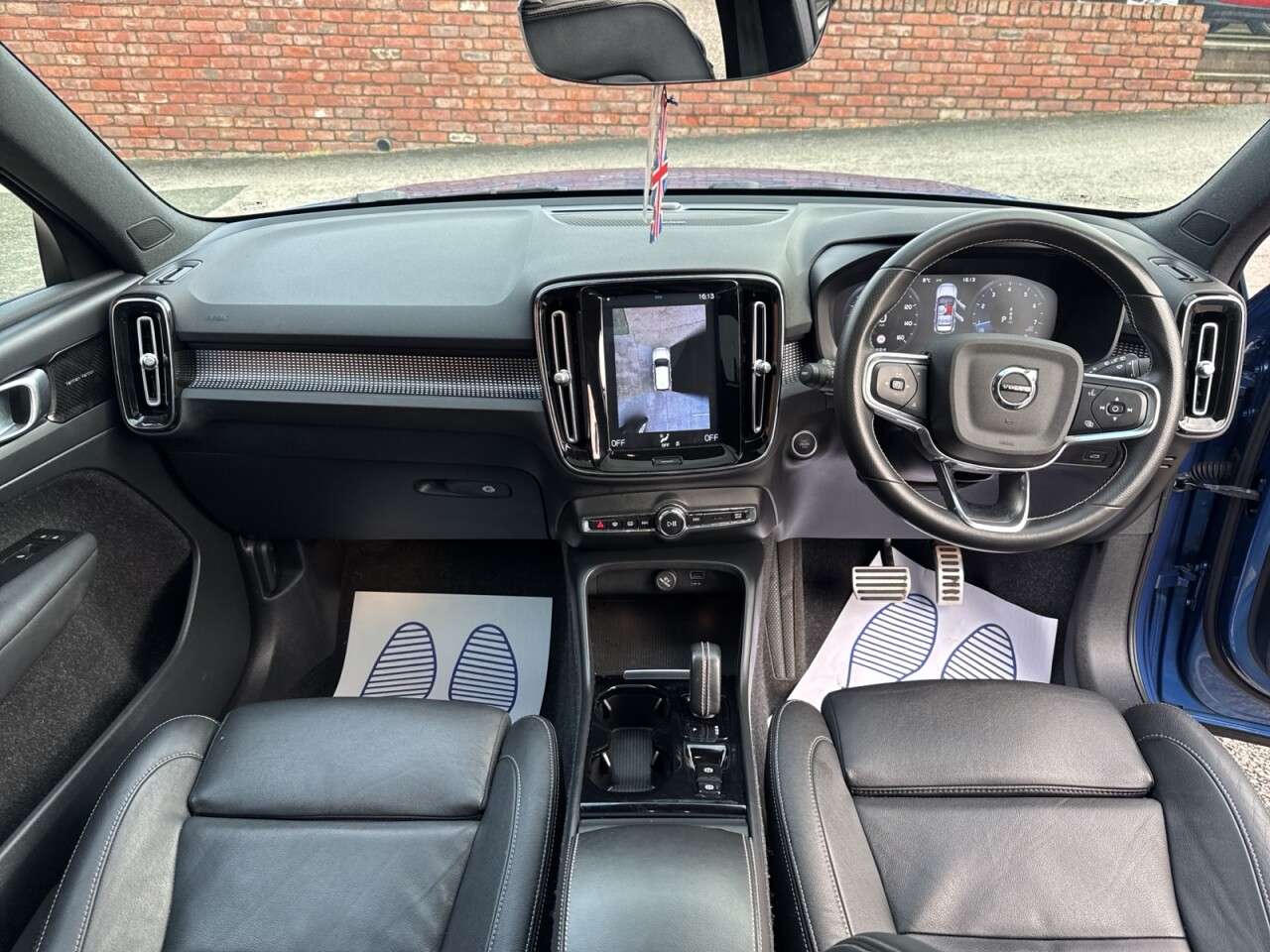 2020 VOLVO XC40 2020 VOLVO XC40