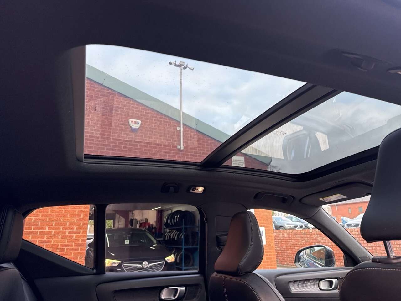 2020 VOLVO XC40 2020 VOLVO XC40