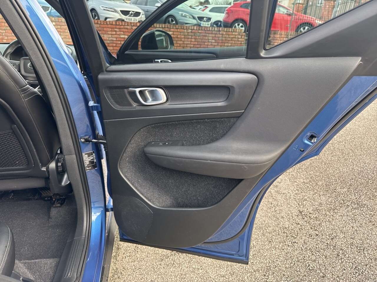 2020 VOLVO XC40 2020 VOLVO XC40