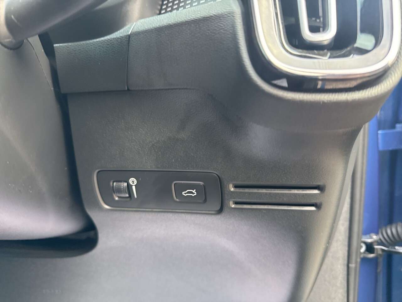 2020 VOLVO XC40 2020 VOLVO XC40