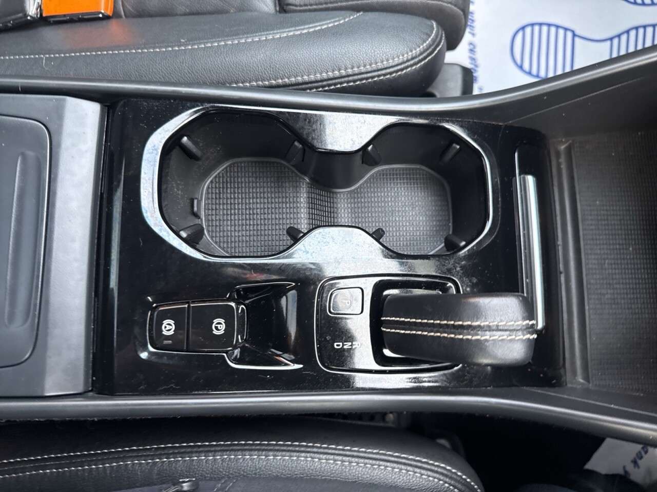 2020 VOLVO XC40 2020 VOLVO XC40