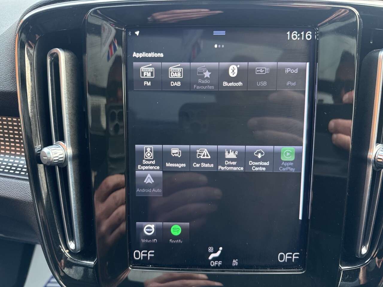 2020 VOLVO XC40 2020 VOLVO XC40