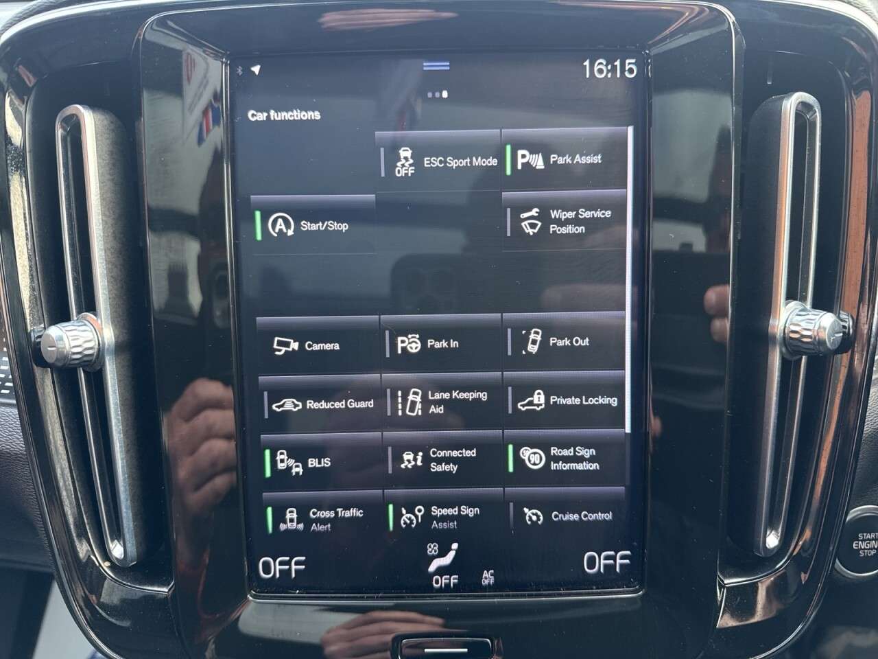 2020 VOLVO XC40 2020 VOLVO XC40