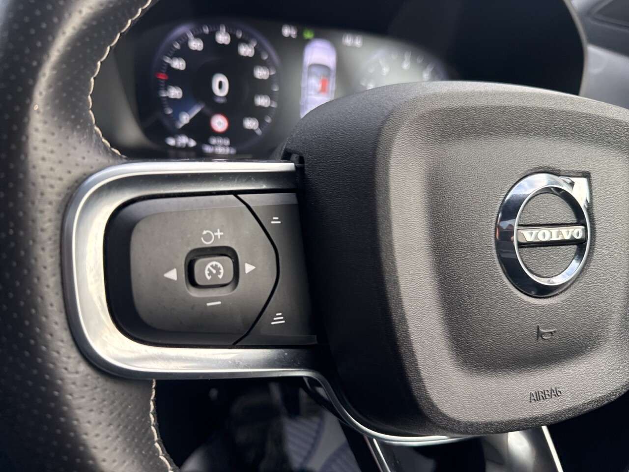 2020 VOLVO XC40 2020 VOLVO XC40