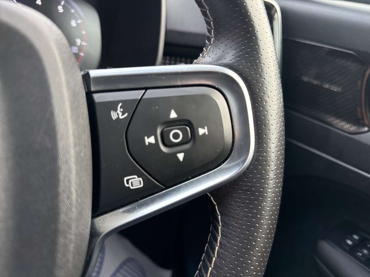 2020 VOLVO XC40 2020 VOLVO XC40