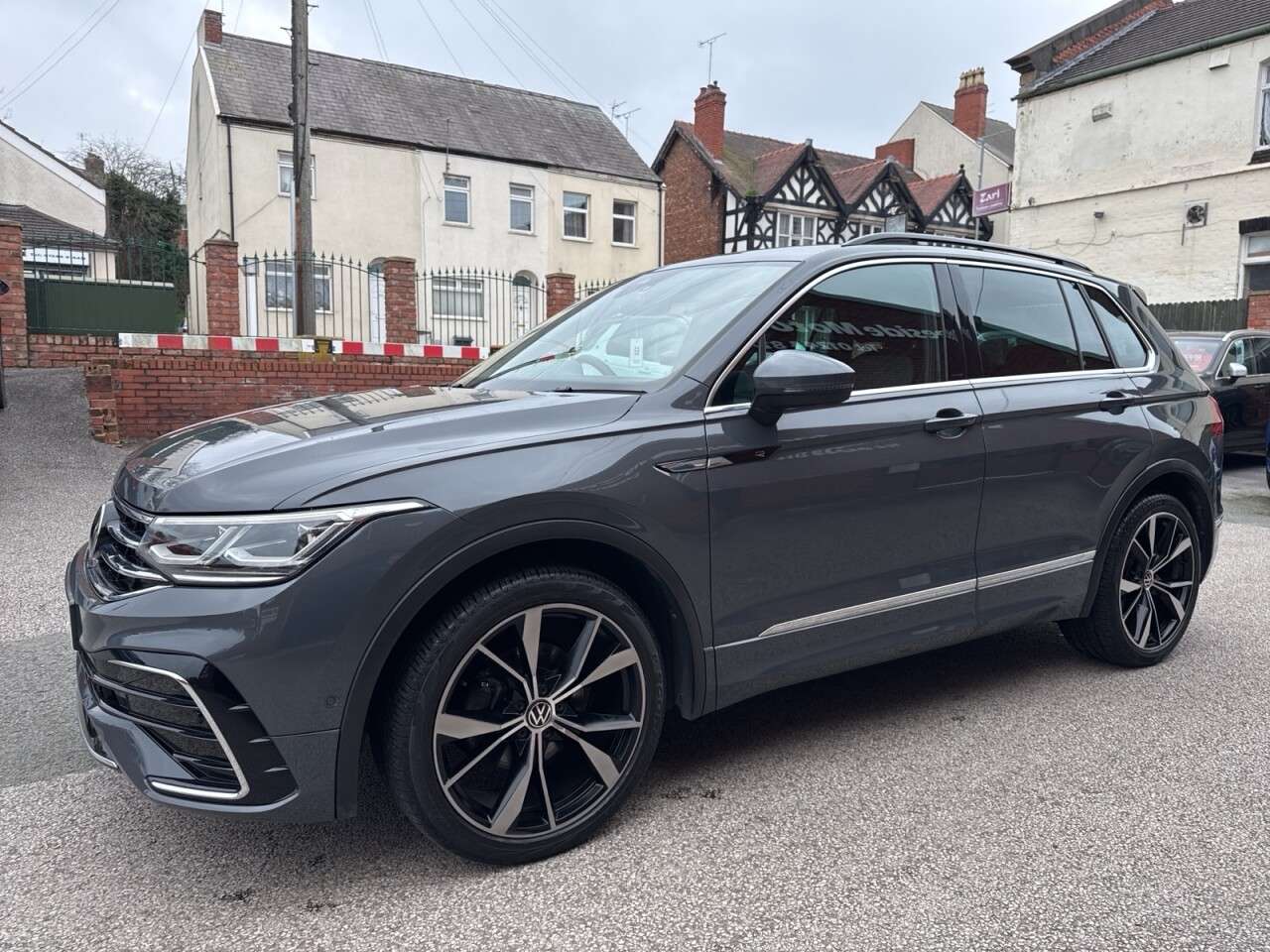 A 2021 VOLKSWAGEN TIGUAN 1.5 TSI R-Line SUV 5dr Petrol DSG Euro 6 (s/s) (150 ps) Rear view camera pl A 2021 VOLKSWAGEN TIGUAN 1.5 TSI R-Line SUV 5dr Petrol DSG Euro 6 (s/s) (150 ps) Rear view camera pl