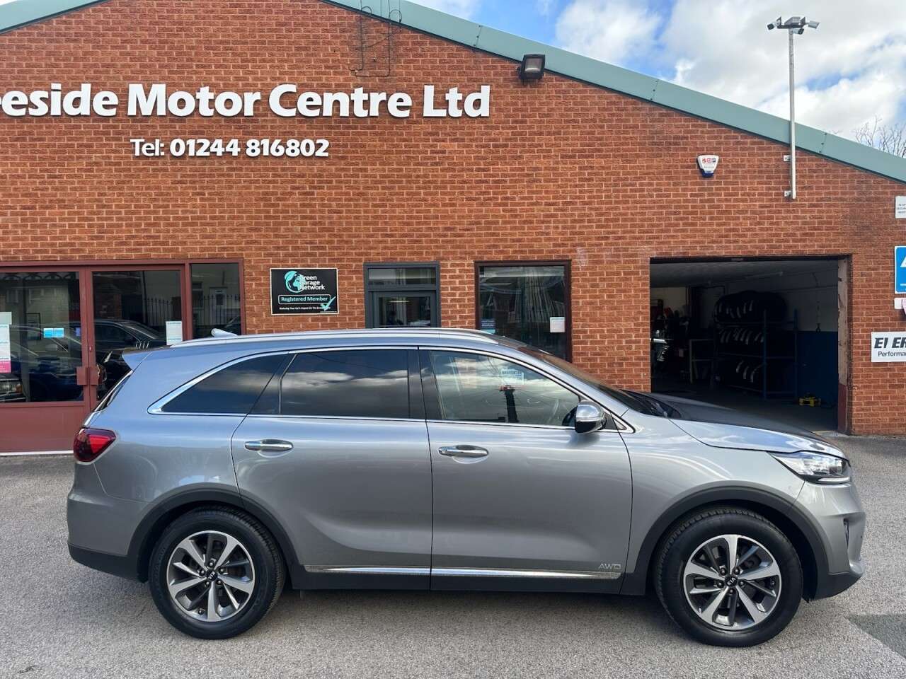 A 2019 KIA SORENTO 2.2 CRDi KX-2 SUV 5dr Diesel Auto AWD Euro 6 (s/s) (197 bhp) Rear view came A 2019 KIA SORENTO 2.2 CRDi KX-2 SUV 5dr Diesel Auto AWD Euro 6 (s/s) (197 bhp) Rear view came
