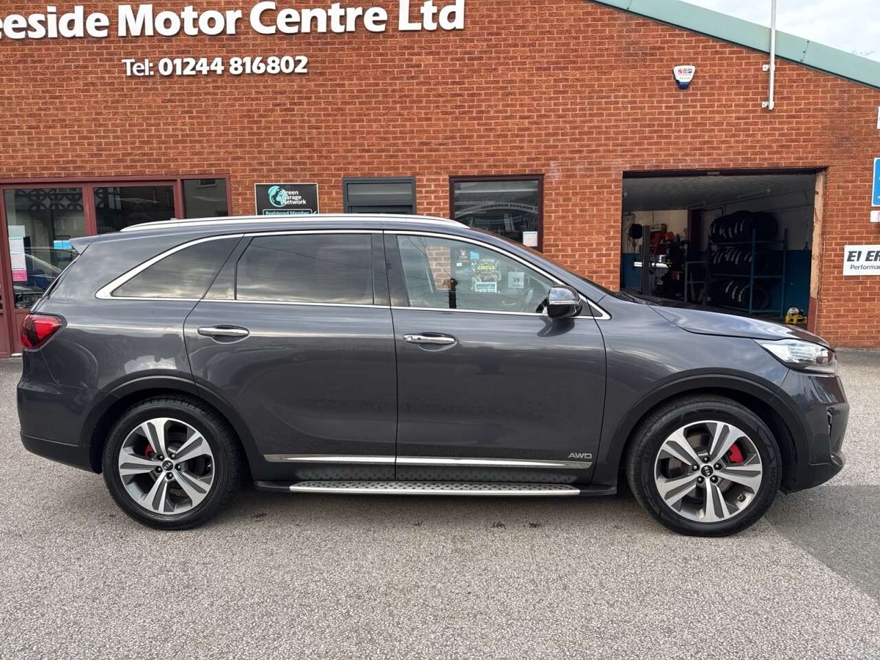 A 2019 KIA SORENTO 2.2 CRDi GT-Line SUV 5dr Diesel Auto AWD Euro 6 (s/s) (197 bhp) A 2019 KIA SORENTO 2.2 CRDi GT-Line SUV 5dr Diesel Auto AWD Euro 6 (s/s) (197 bhp)