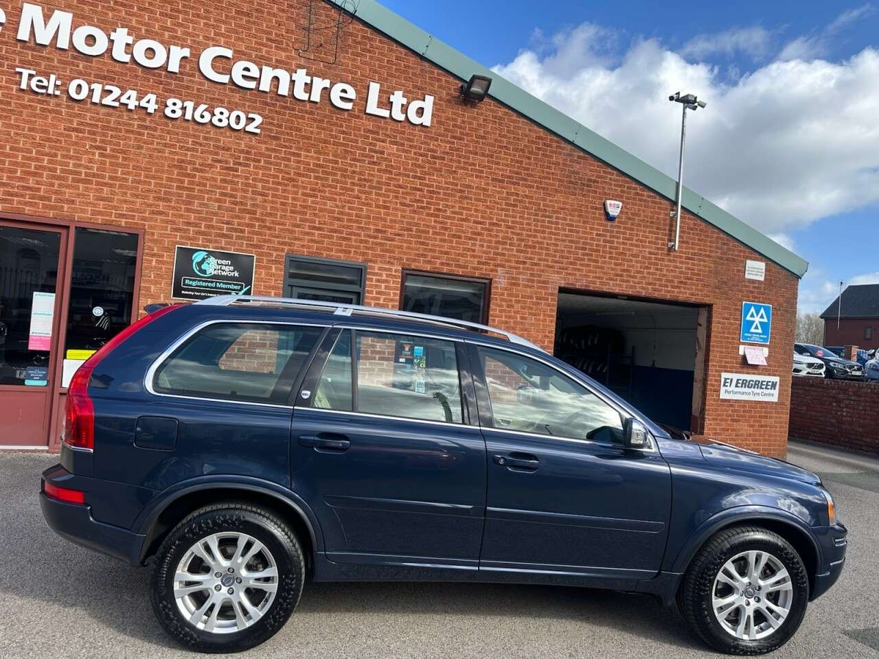 A 2012 VOLVO XC90 2.4 D5 Executive SUV 5dr Diesel Geartronic 4WD Euro 5 (200 ps) Rear parking A 2012 VOLVO XC90 2.4 D5 Executive SUV 5dr Diesel Geartronic 4WD Euro 5 (200 ps) Rear parking