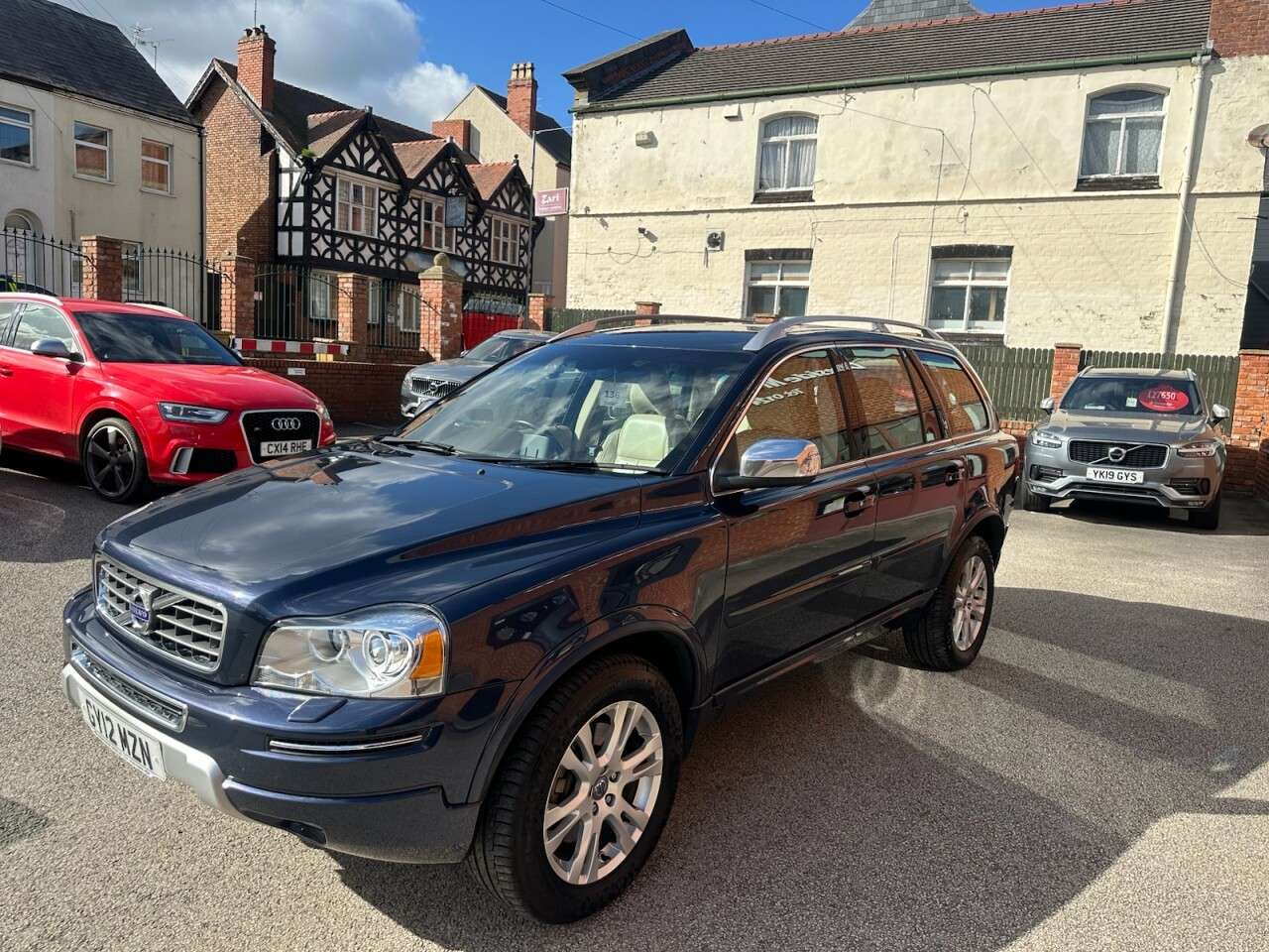 A 2012 VOLVO XC90 2.4 D5 Executive SUV 5dr Diesel Geartronic 4WD Euro 5 (200 ps) Rear parking A 2012 VOLVO XC90 2.4 D5 Executive SUV 5dr Diesel Geartronic 4WD Euro 5 (200 ps) Rear parking