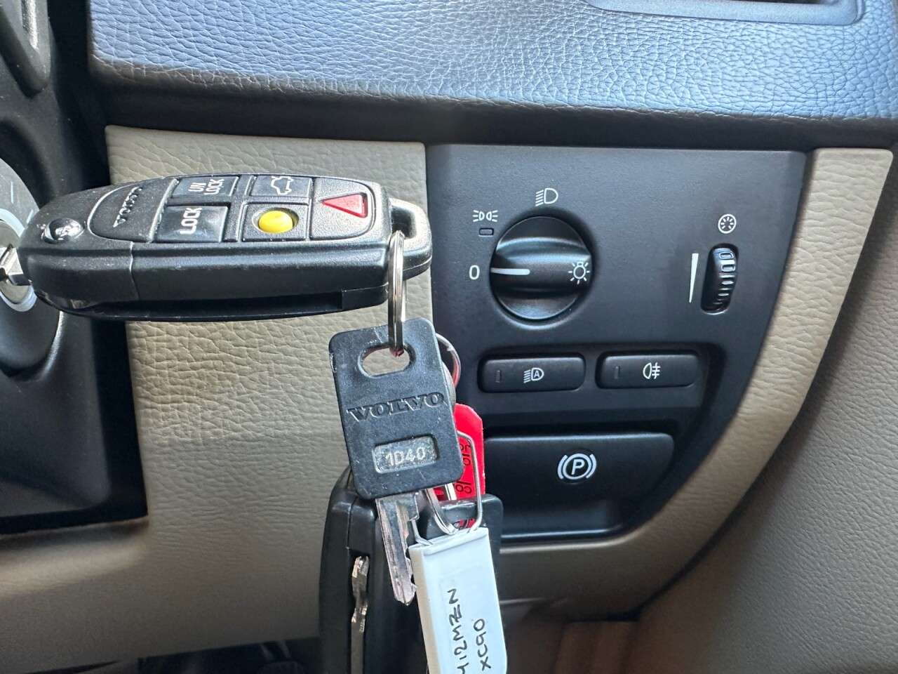 2012 VOLVO XC90 2012 VOLVO XC90