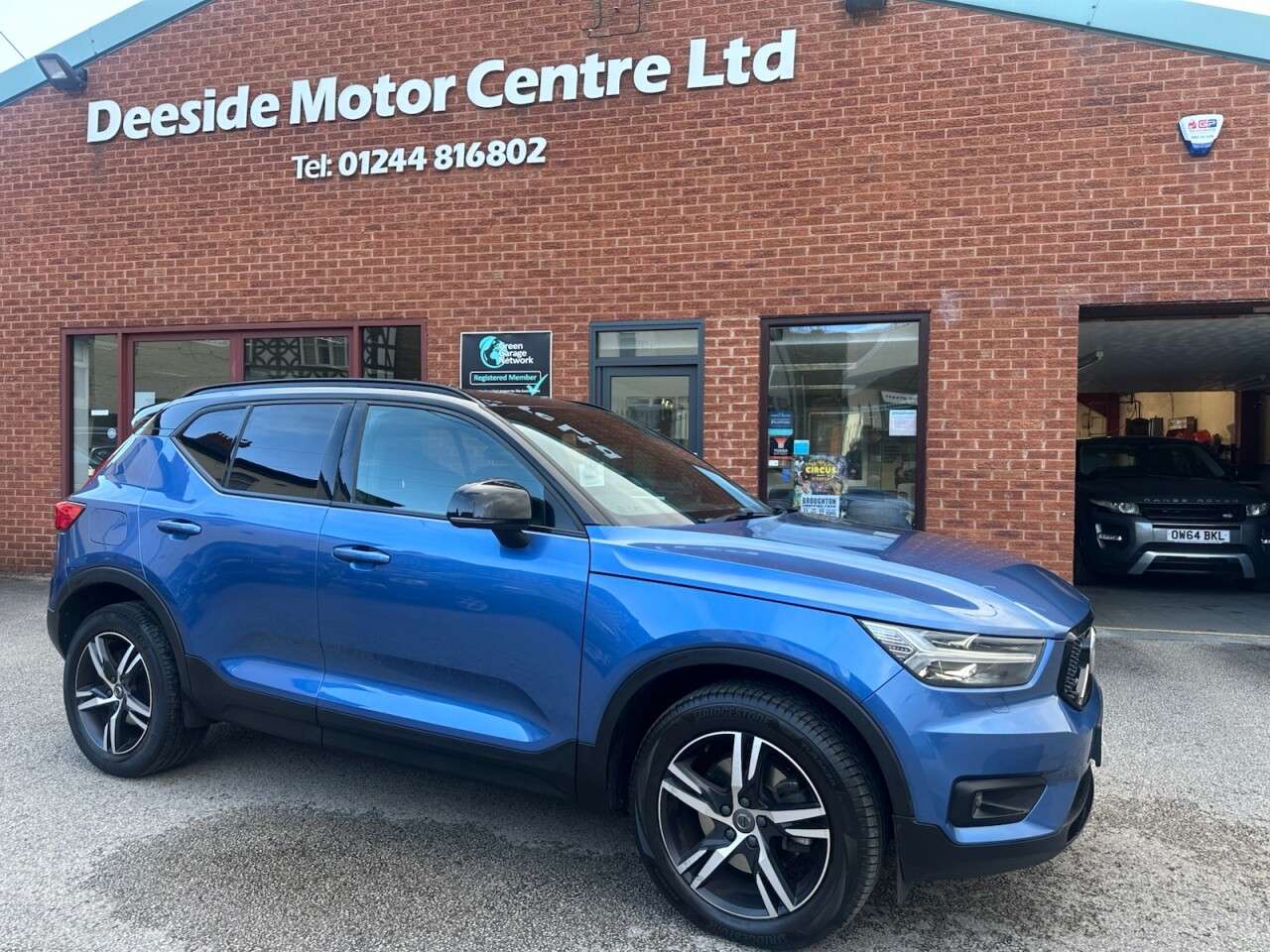 A 2020 VOLVO XC40 2.0 D4 R-Design SUV 5dr Diesel Auto AWD Euro 6 (s/s) (190 ps) Rear view cam A 2020 VOLVO XC40 2.0 D4 R-Design SUV 5dr Diesel Auto AWD Euro 6 (s/s) (190 ps) Rear view cam