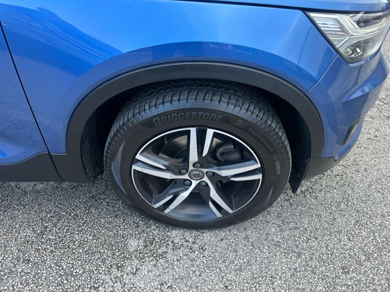 2020 VOLVO XC40 2020 VOLVO XC40