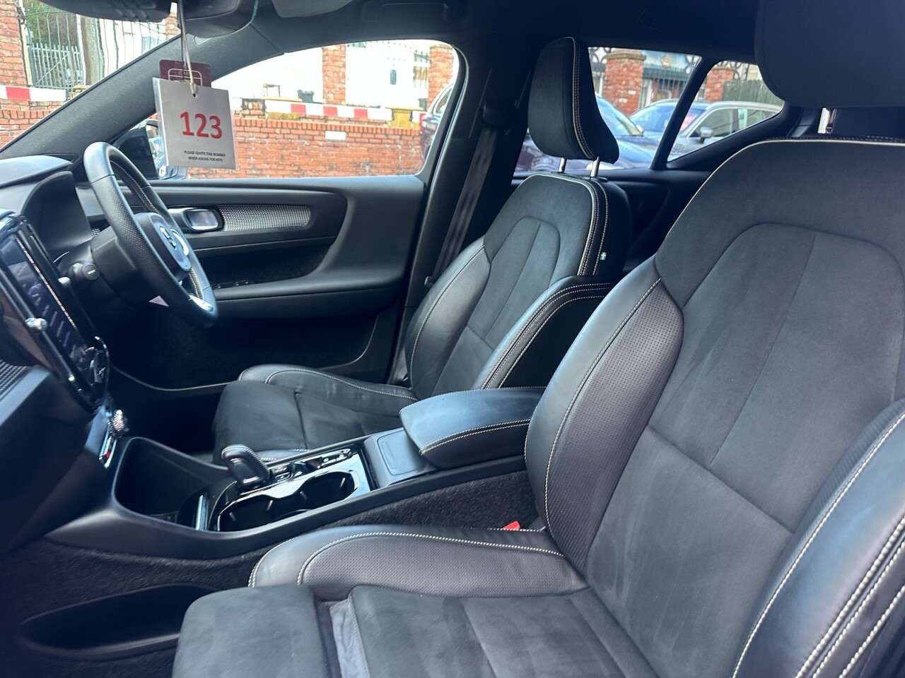 2020 VOLVO XC40 2020 VOLVO XC40