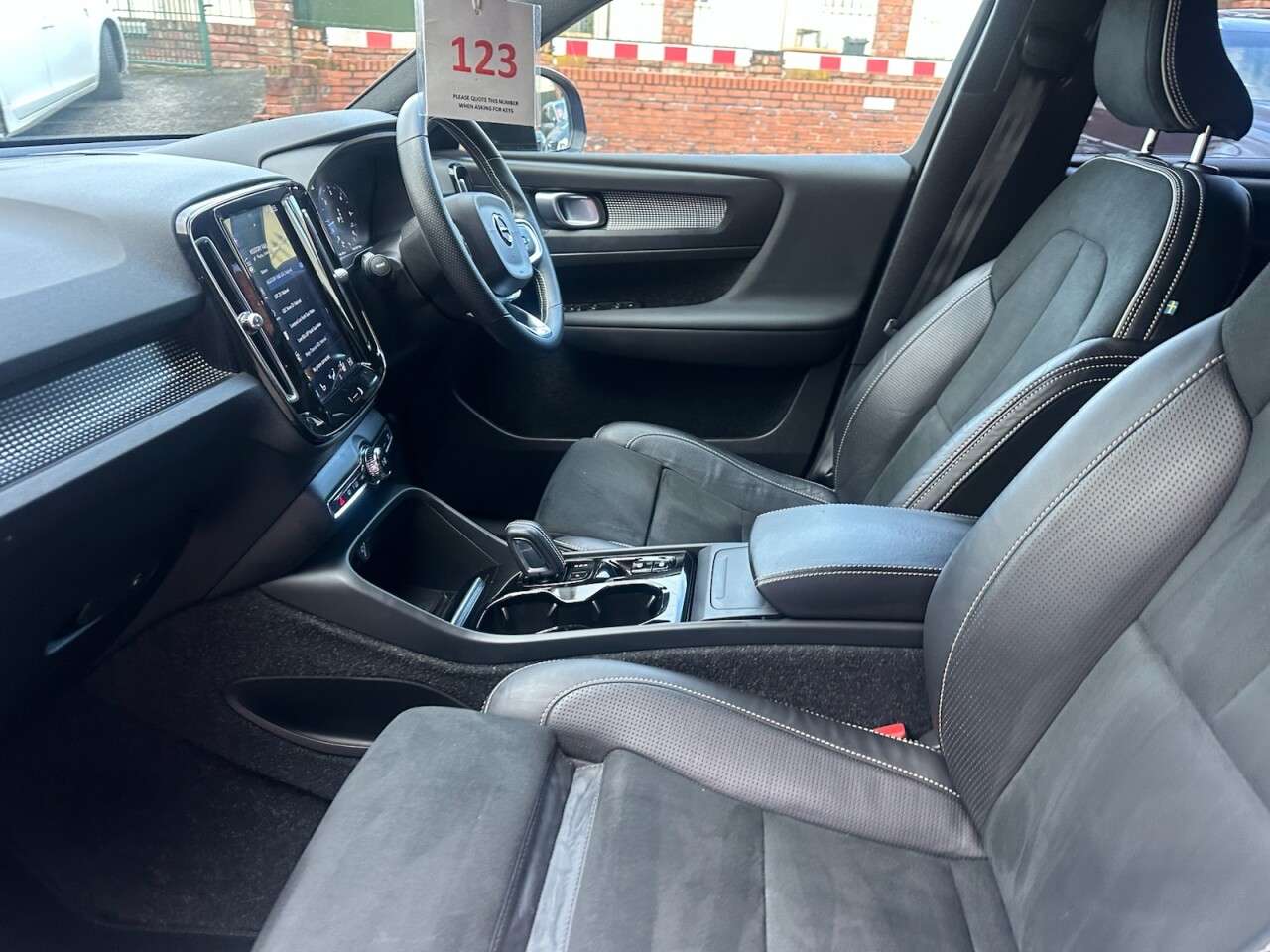 2020 VOLVO XC40 2020 VOLVO XC40