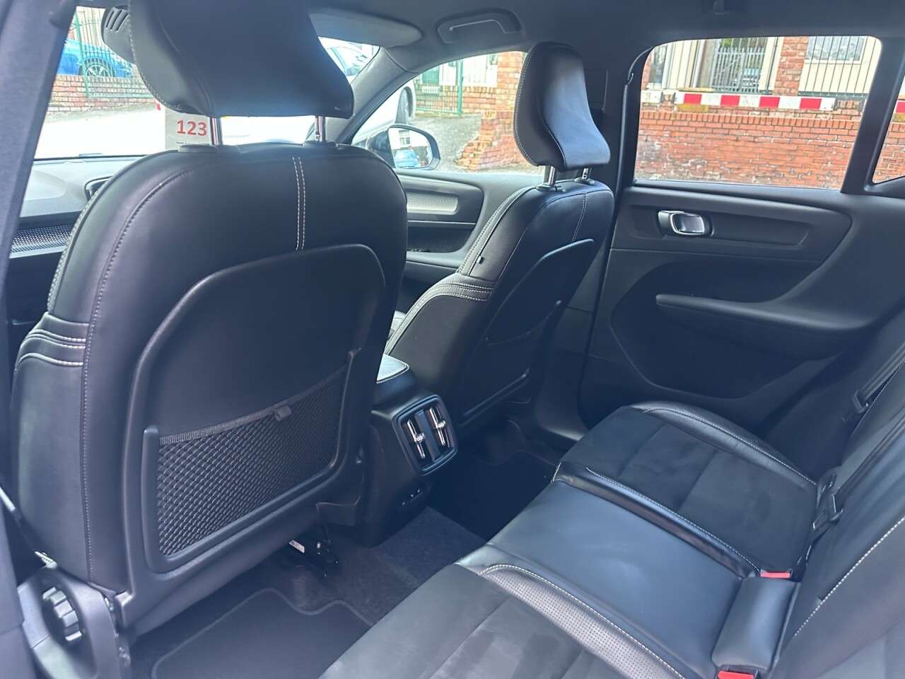 2020 VOLVO XC40 2020 VOLVO XC40