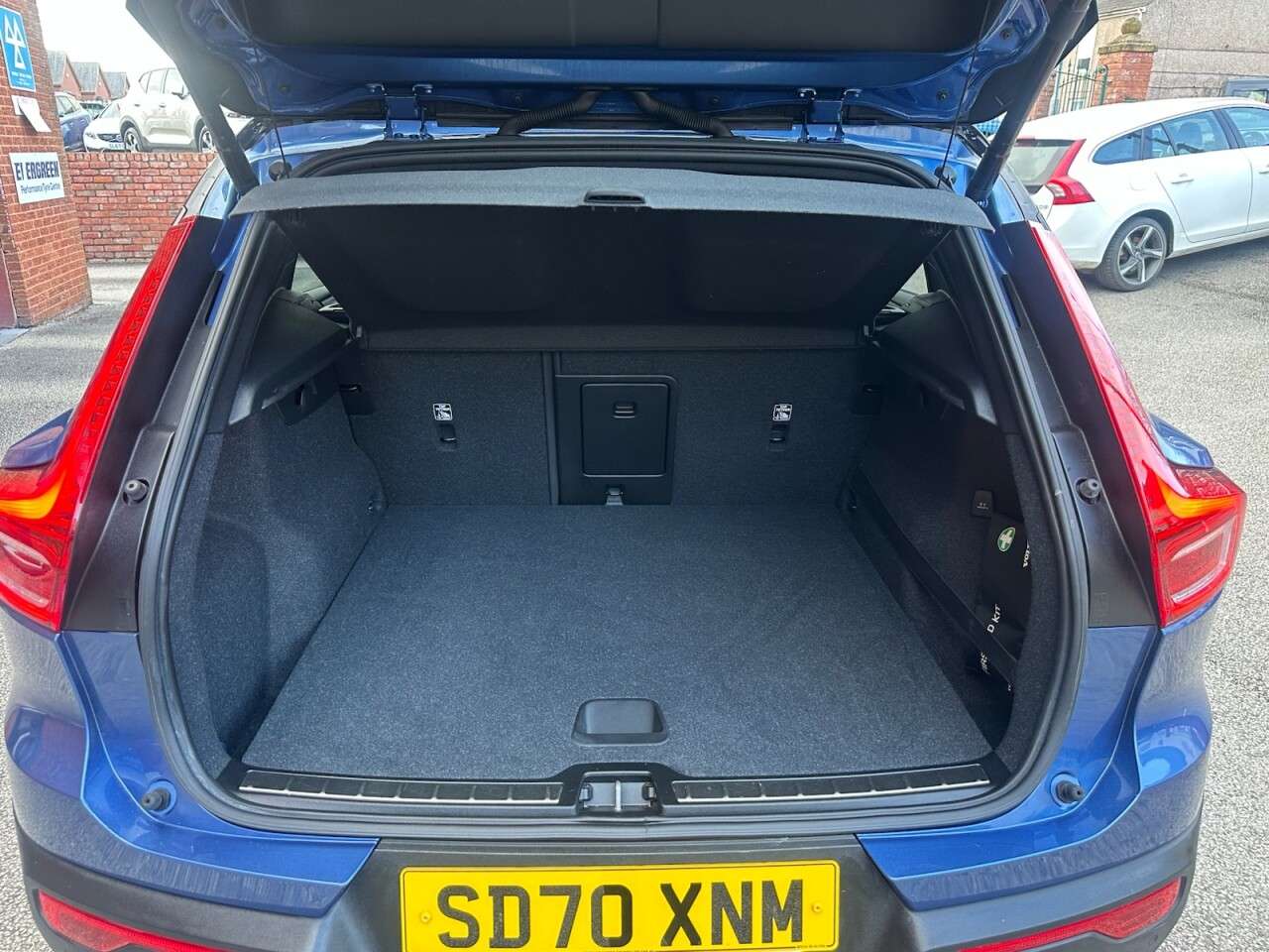 2020 VOLVO XC40 2020 VOLVO XC40