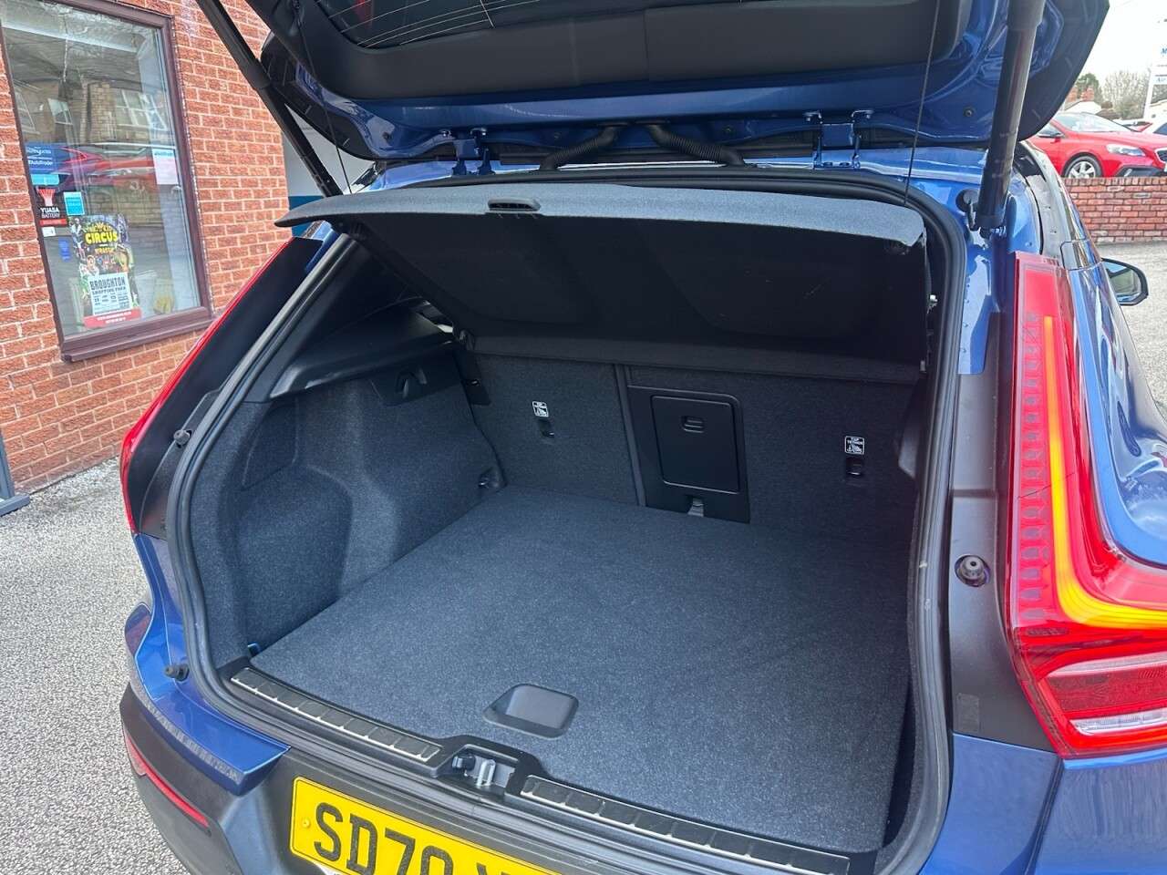 2020 VOLVO XC40 2020 VOLVO XC40