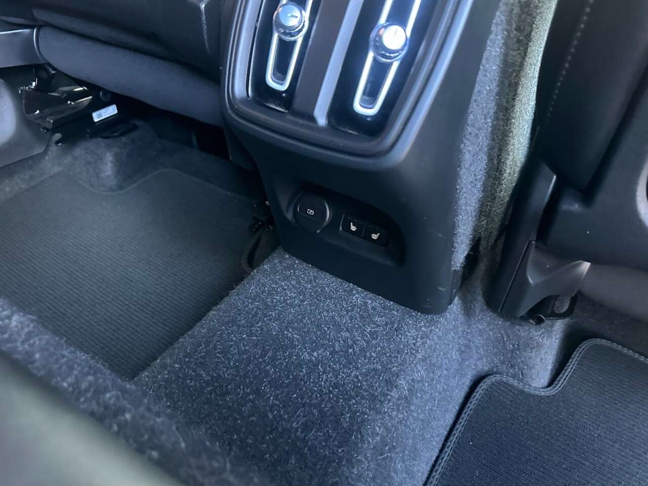 2020 VOLVO XC40 2020 VOLVO XC40