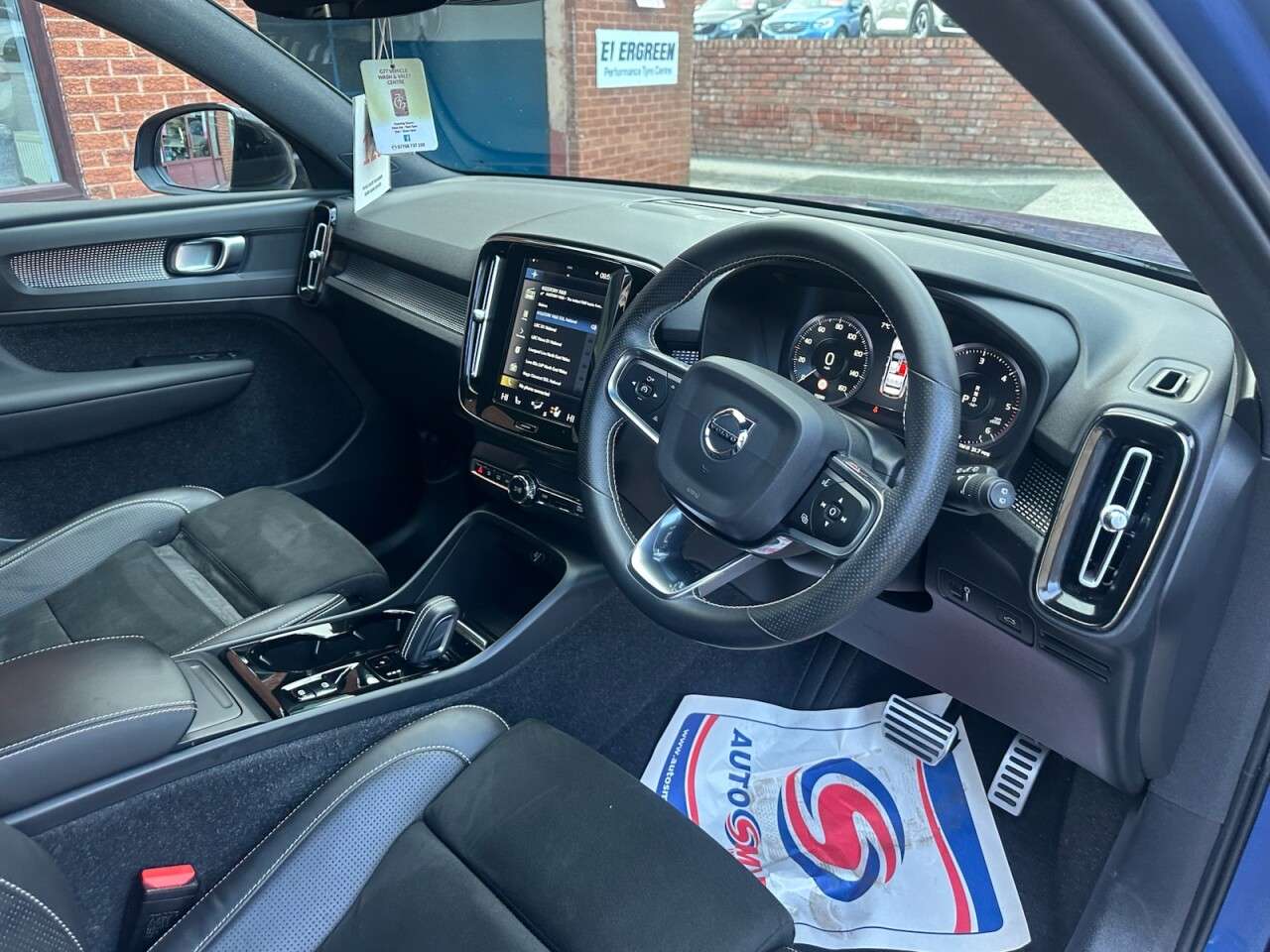 2020 VOLVO XC40 2020 VOLVO XC40