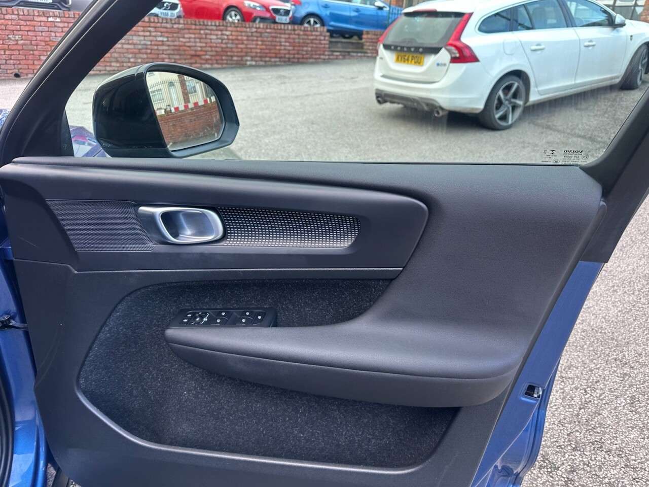 2020 VOLVO XC40 2020 VOLVO XC40