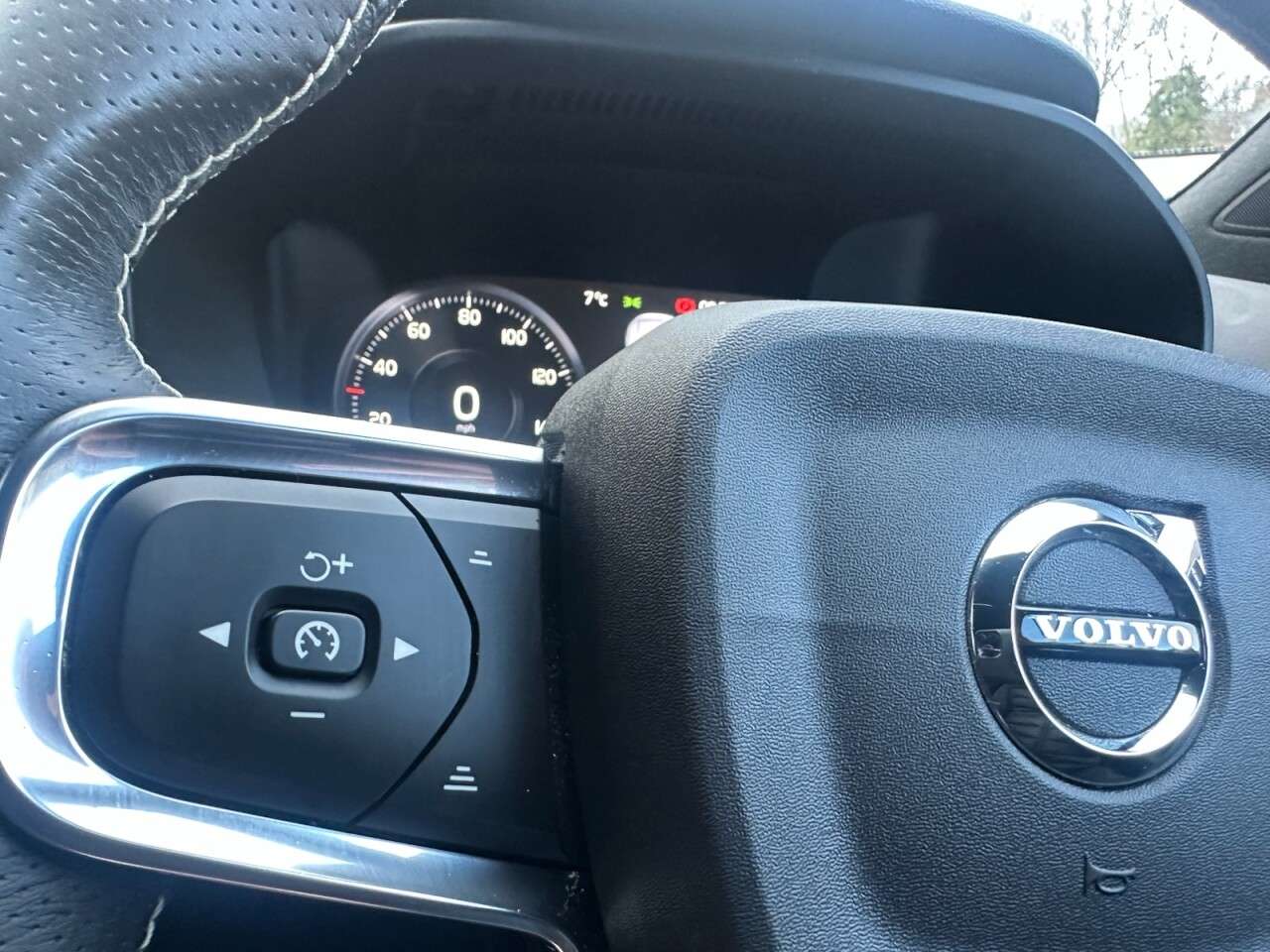 2020 VOLVO XC40 2020 VOLVO XC40